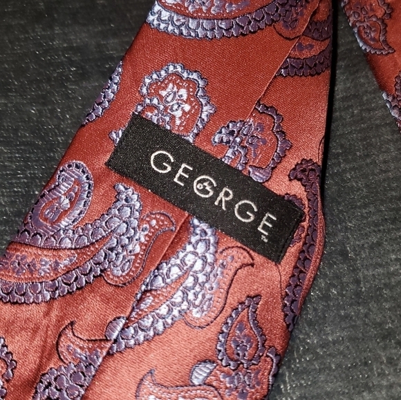 Red Necktie With Paisley Pattern NWOT - Picture 3 of 4